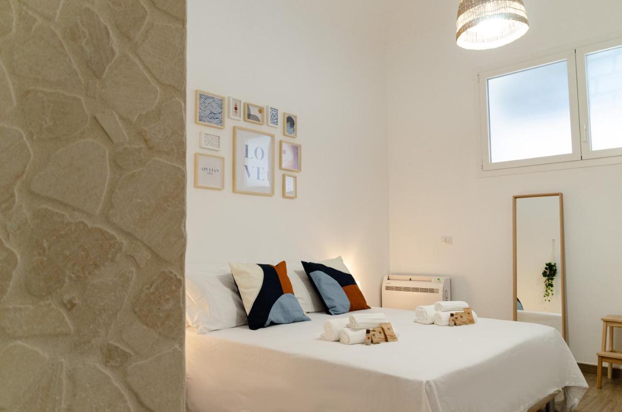 Modern Stone Apartment In The Heart Of Bari Exterior foto