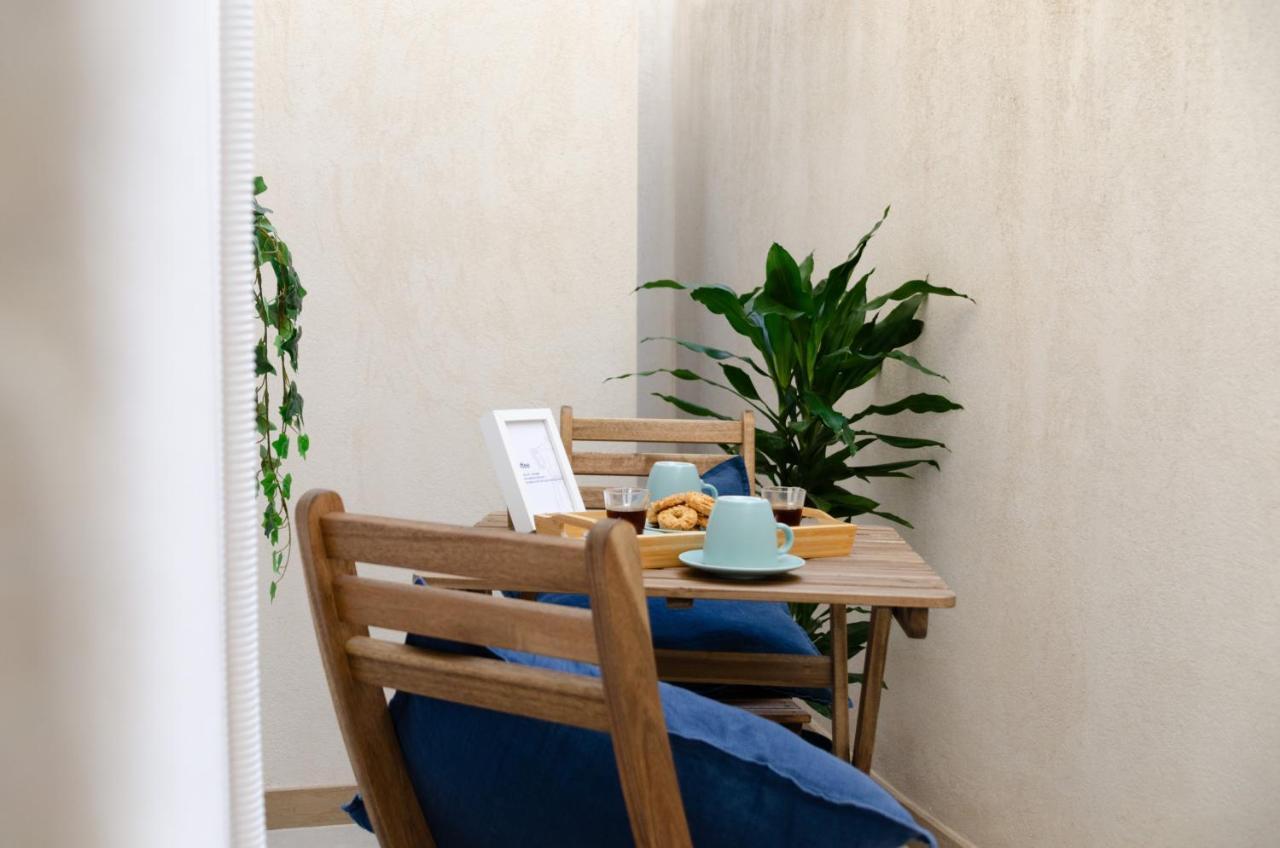 Modern Stone Apartment In The Heart Of Bari Exterior foto