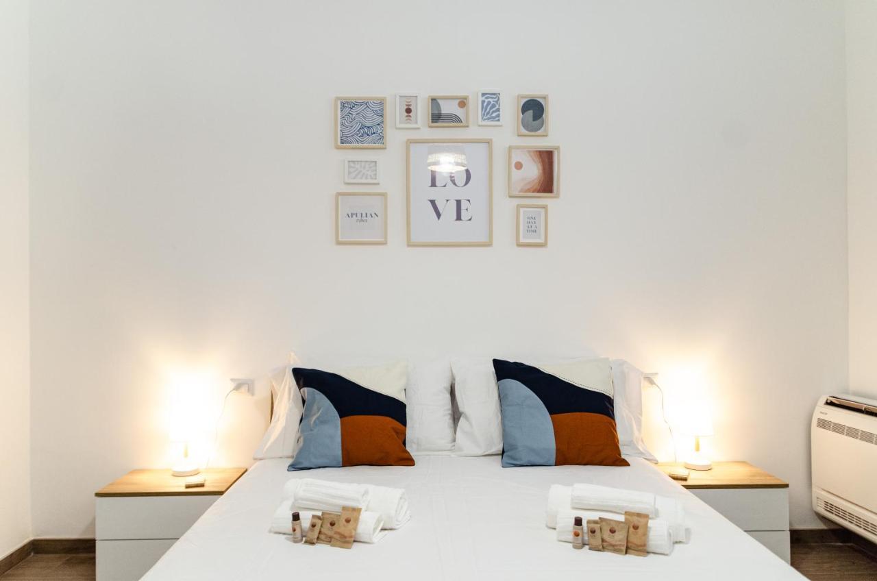 Modern Stone Apartment In The Heart Of Bari Exterior foto