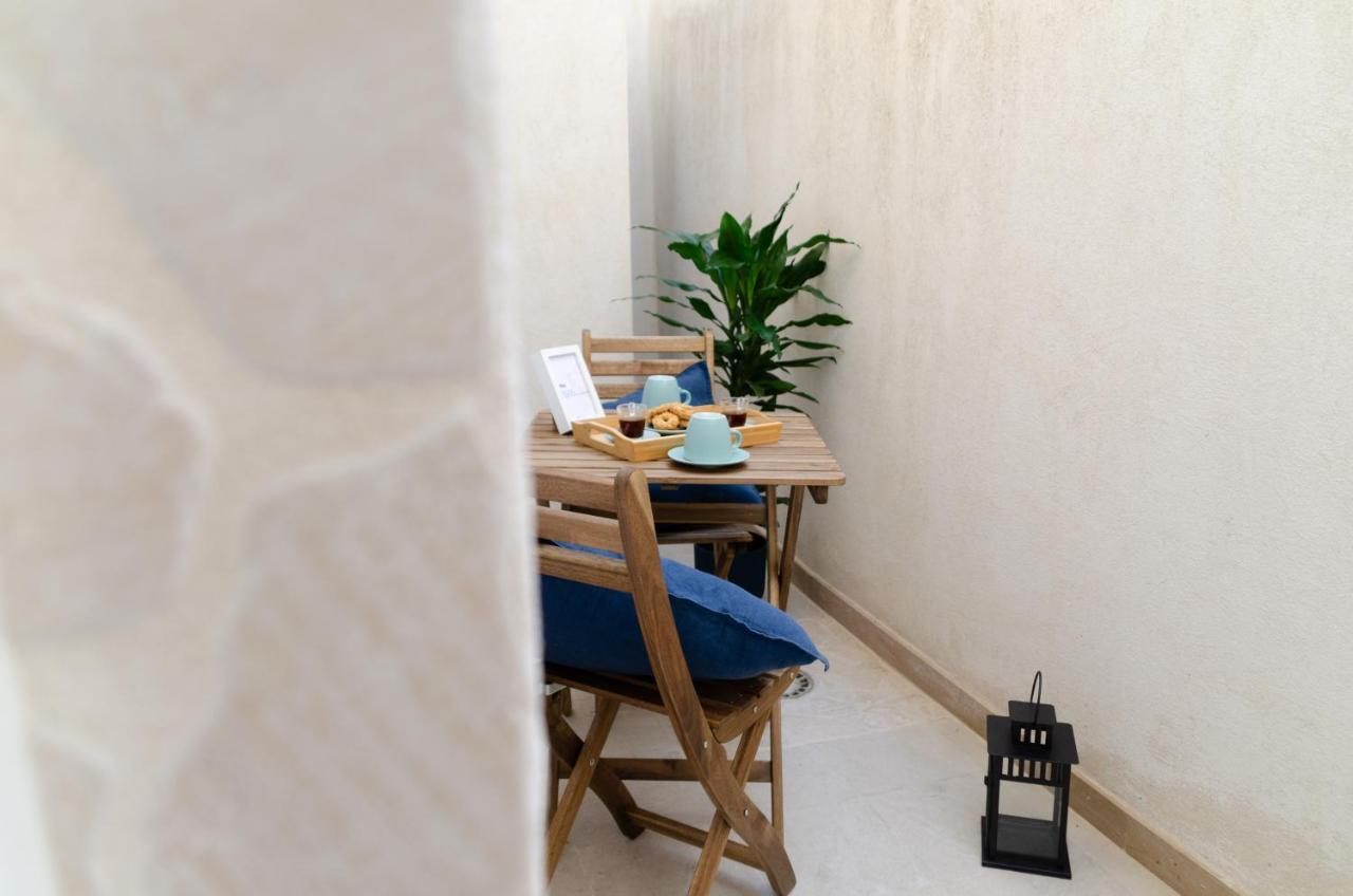 Modern Stone Apartment In The Heart Of Bari Exterior foto